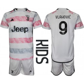 Baby Fußballbekleidung Juventus Dusan Vlahovic #9 Auswärtstrikot 2023-24 Kurzarm (+ kurze hosen)